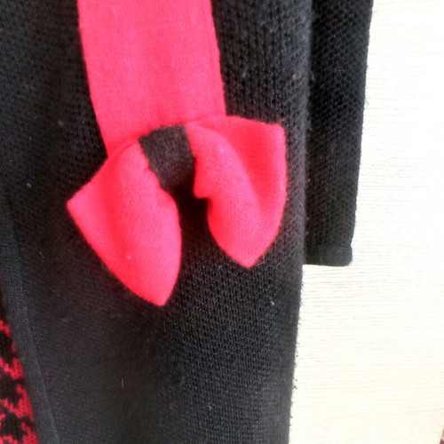 Knitted suit and sweater used, medium, black and red