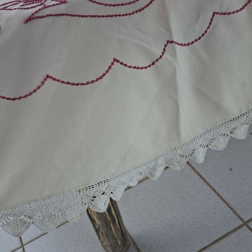 Handmade round tablecloth 1.80m diameter like new