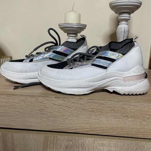 Snickers women's size 38 athletic shoes used, black and white