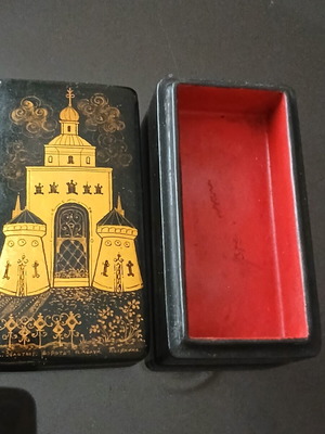 Small old Russian wooden lacquer box handpainted, like new