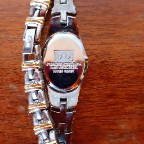 Wristwatch women's like new, gold and silver tones