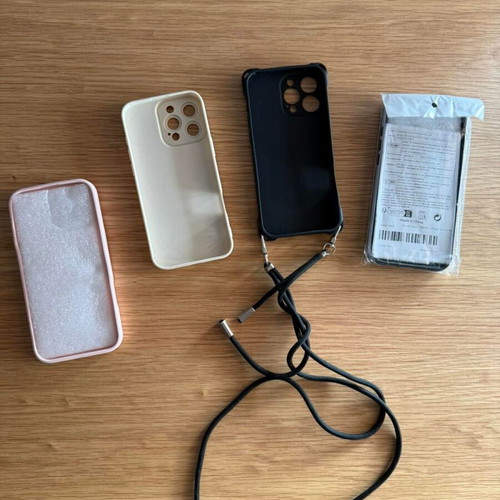 iPhone 16 Pro Max cases like new, pack of 4