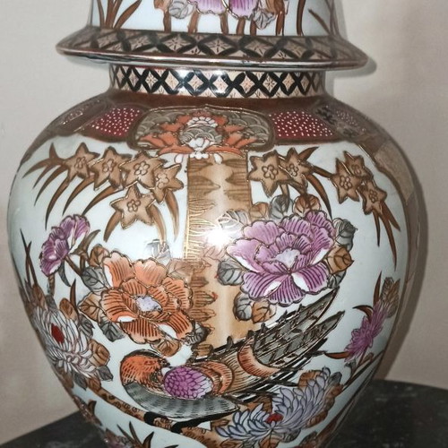 Porcelain vase from China hand-painted like new, height 45 cm