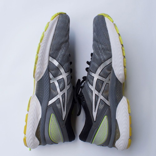 Asics Gel Nimbus 22 Lite Show running shoes size 42 like new, grey