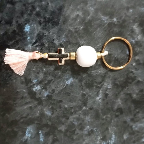 Handmade keychain, with a gold cross, Fuchsia tassel, white round wooden bead, new