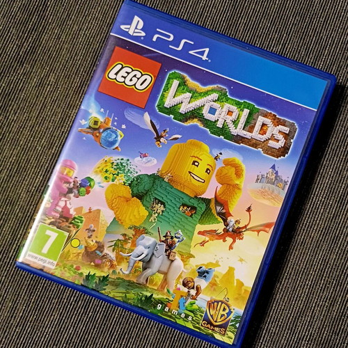Lego Worlds PS4 used, complete and in excellent condition