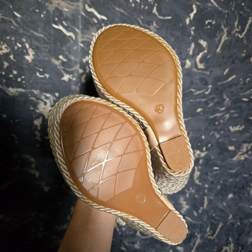 Platform sandals size 40, like new, beige