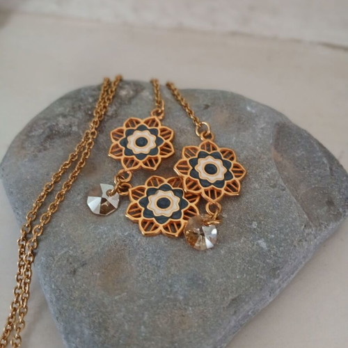 Necklace with flowers and Swarovski crystals new