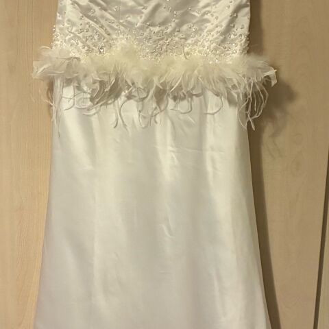 Jota Matiaki wedding dress white satin strapless with feathers and crystals like new, size S-M