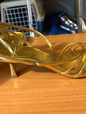 Stradivarius sandals 38 like new, gold