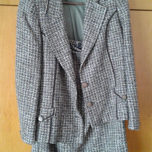 Women's suits like new, sizes 48-50, gray and blue