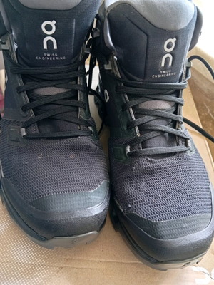 On M Cloudrock Waterproof boots like new, size 44, black