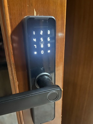 Smart Doorlock Tuya used with fingerprint, NFC, code, and key