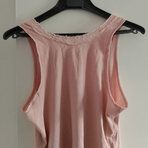 Vintage sleeveless blouse used, pink with lace embroidery