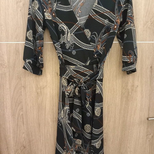 Dresses like new, size small