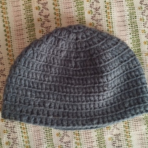 Handmade knit cap like new, gray, one size