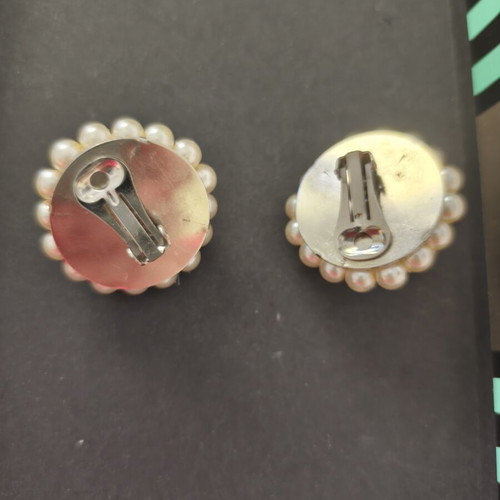 Necklace and earrings set like new, white pearls