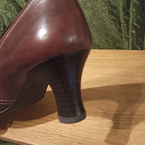 Brown leather pumps size 37 like new with 5.5 cm heel