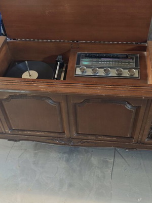 Sylvania SC-183C Classic Collection 1966 Vintage Stereo Console used, wooden radio turntable