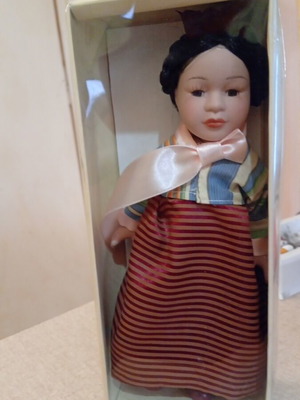 Dolls of the World like new