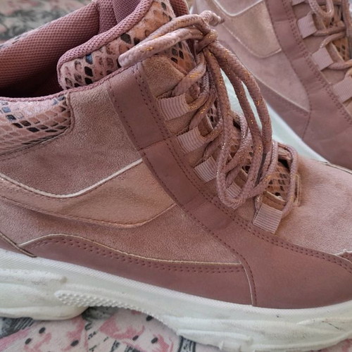 Pink athletic ankle boots like new, size 40 with snake print