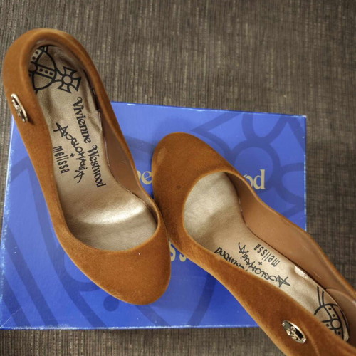 Vivienne Westwood tan suede pumps used, size 37