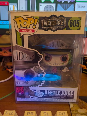 Funko Pop Beetlejuice Movies Halloween #605 with glasses new Funko shop exclusive