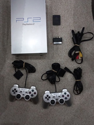PlayStation 2 Fat Silver μεταχειρισμένο με 2 χειριστήρια και κάρτα μνήμης