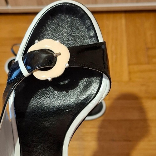 Women's sandals like new, leather, size 39, 9 cm heel