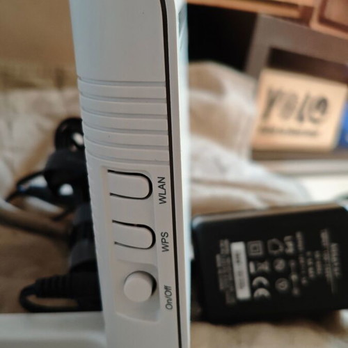 ZTE ZXHN H268N router with power supply like new