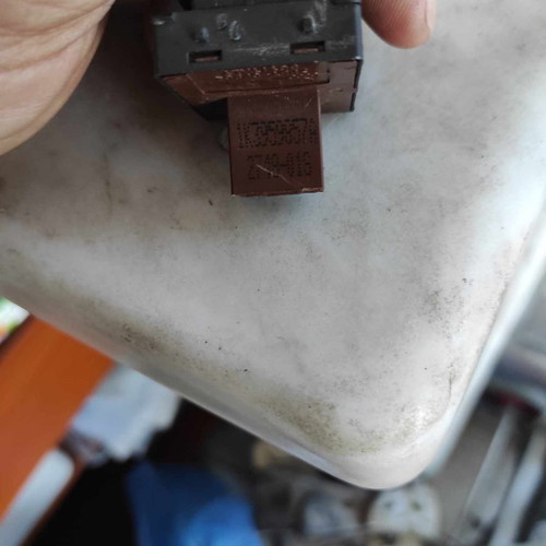 Window switch for VW Golf 5 '04-'08 used, code 1K3959857A