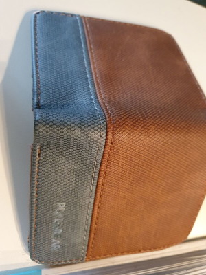 Pull and Bear wallet used in excellent condition