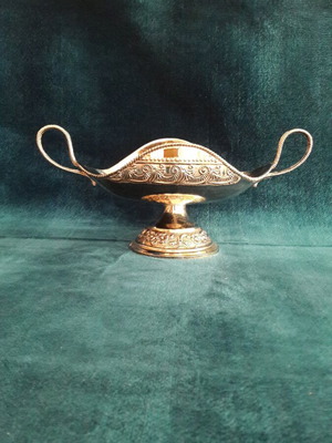 Silver-plated decorative fruit bowl shaped like a gondola like new