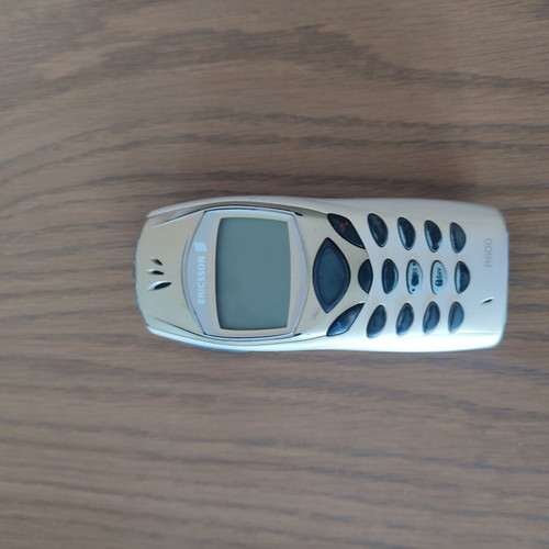 Sony Ericsson R600 mobile phone used, unknown condition