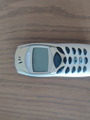 Sony Ericsson R600 mobile phone used, unknown condition