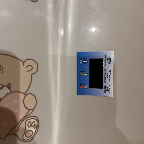 Baby bathtub with bear design and built-in thermometer