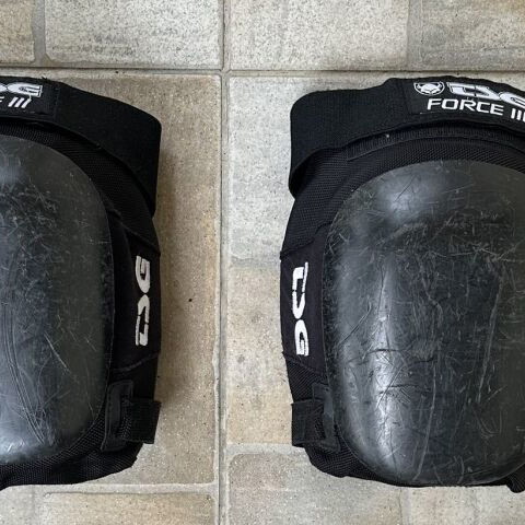 TSG Milford elbow pads, TSG Force III knee pads and SIXSIXONE Veggie shin guards L used