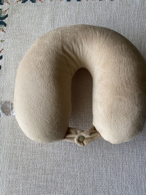Travel Pillow like new, soft texture, ideal for comfortable trips