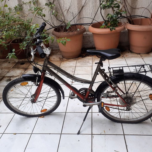 Mountain bike used, 20 inch wheels, Shimano parts, women's