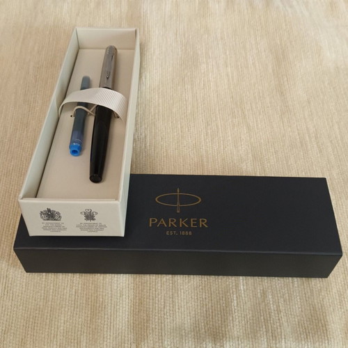 Parker Jotter Fountain pen, new with case and blue ink