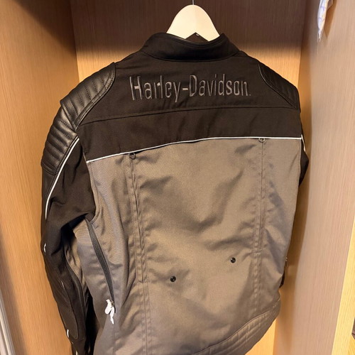 Harley-Davidson motorcycle jacket new with leather sleeves, size Large