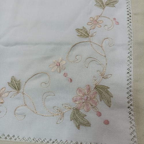 Square tablecloth 1.80x1.80 ecru with delicate machine embroidery
