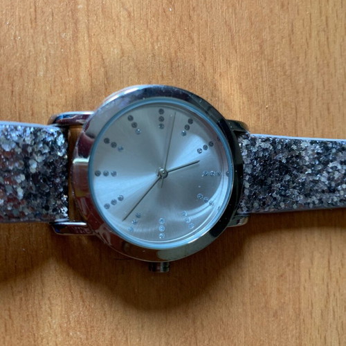 Wristwatch women's new silver