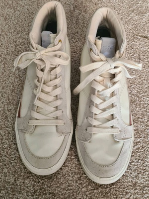 Zara women's sneaker boots size 39 like new, white