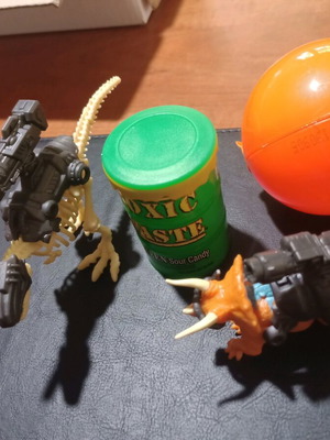 Dino Strike dinosaur game with 2 figures new