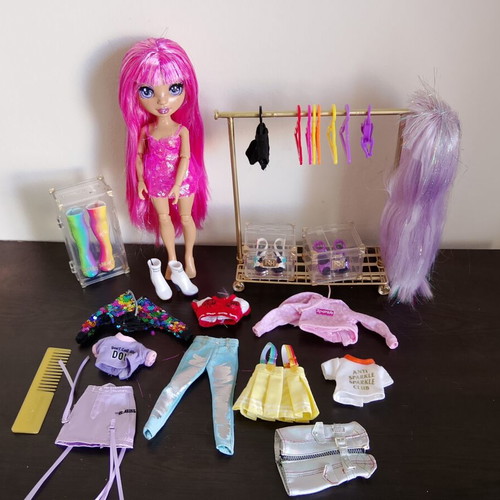 Rainbow High Fashion Studio Avery Styles doll playset