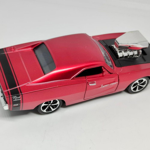 Hot Engine Classic Retro Garage Car Dodge Charger 1:32 red metallic like new