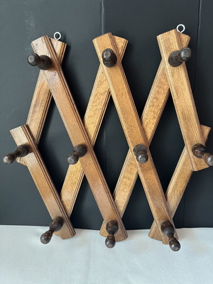 Vintage wooden wall hanger accordion with 10 knobs used