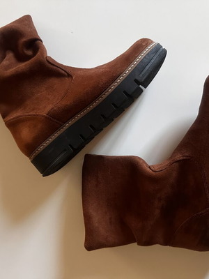 Suede ankle boots tan size 40 like new