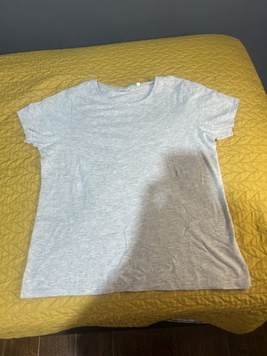 Women's gray slim fit t-shirt XL like new